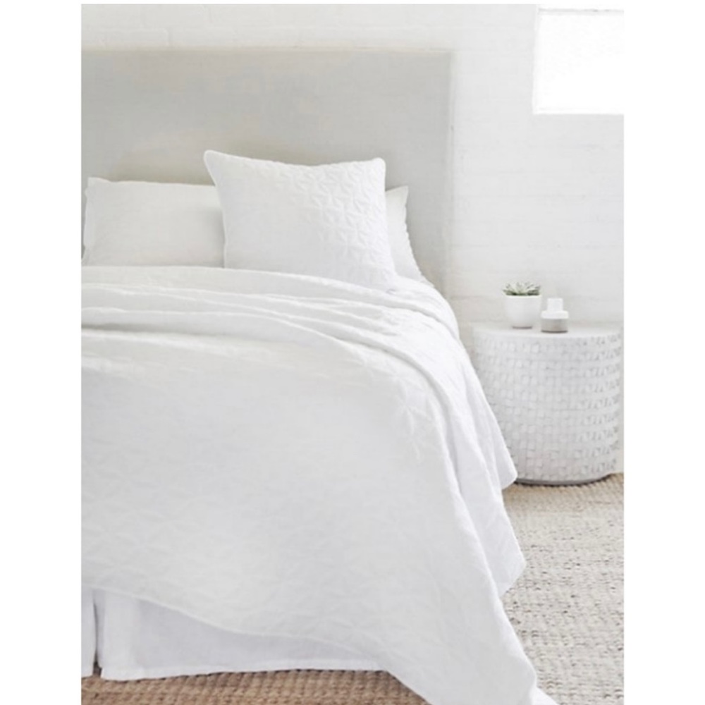 Pom Pom at Home Oslo Coverlet in White Size Queen NEW WITH TAGS